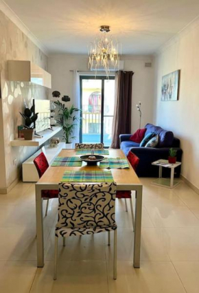 2 Bedroom Apartment - 5 mins from the sea